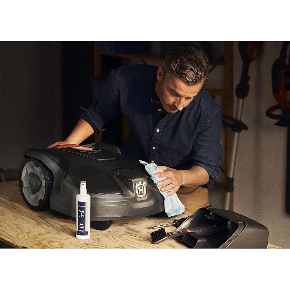 Apkopes un tīrīšanas komplets